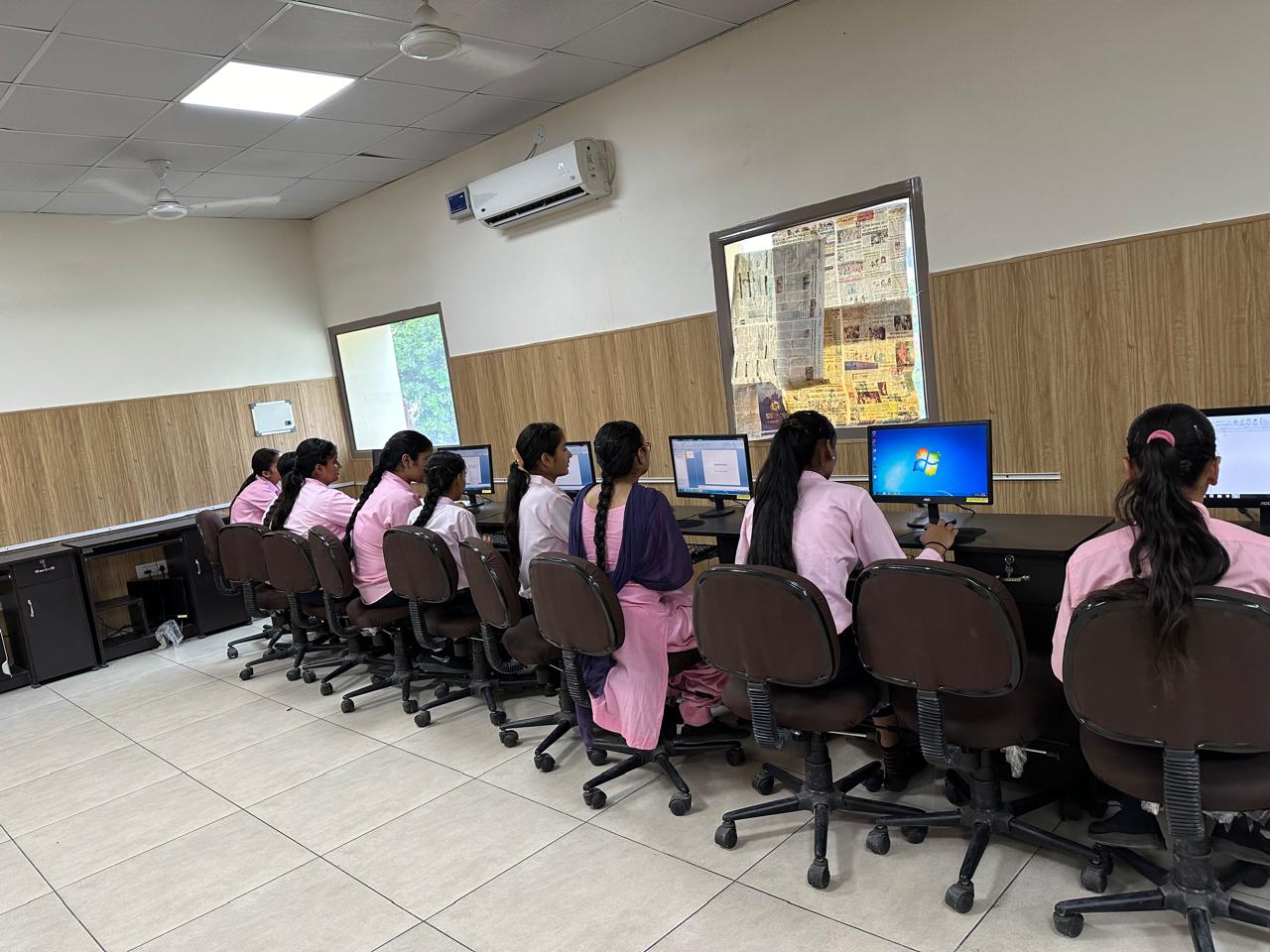Hi Teck Computer Lab Facilities school of girls – AKAL GROUP OF INSTITUTES, SANGRUR
